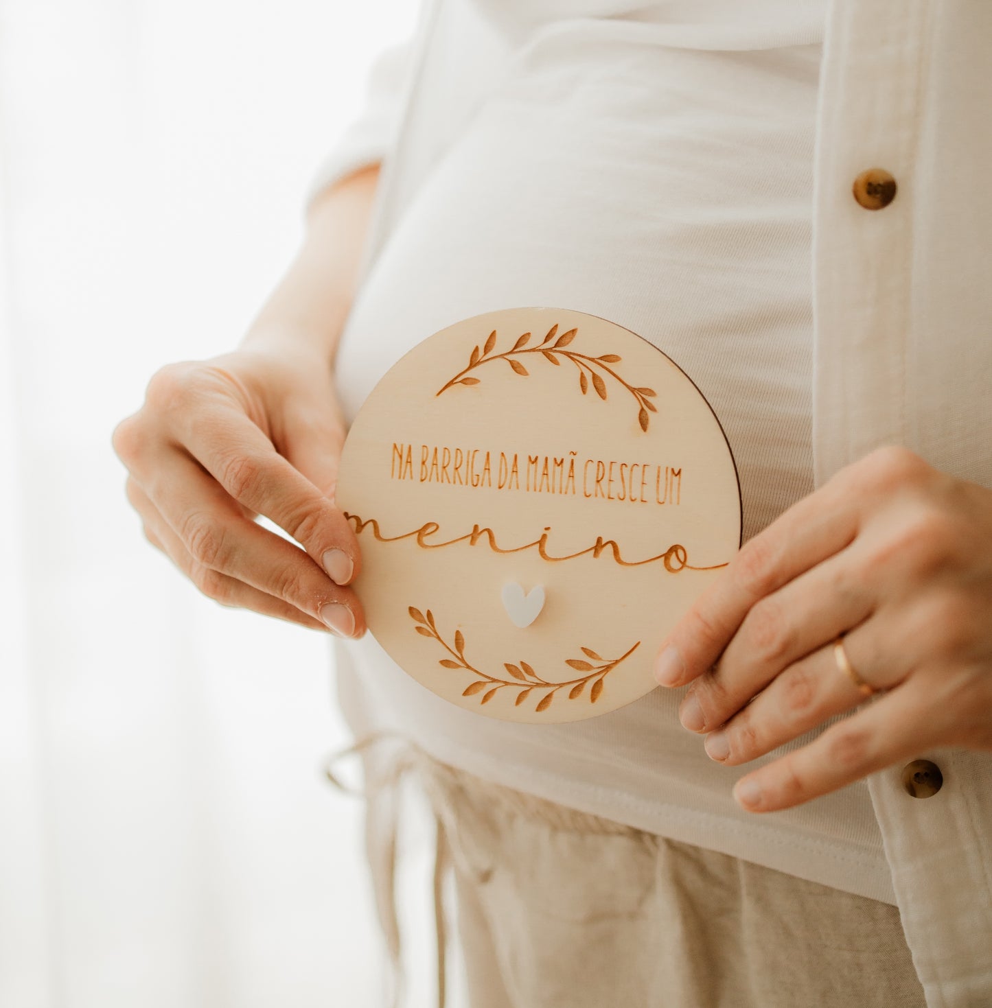 Placa Revelação - “Na barriga da mamã cresce um menino”