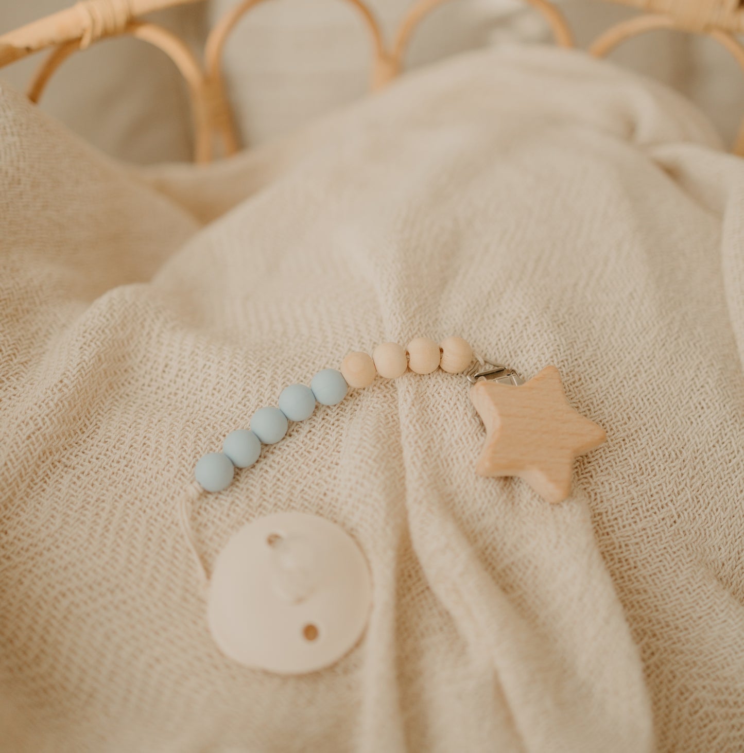 Prende Chupeta em Silicone e Madeira para Bebé